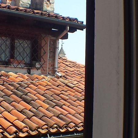 Torres Rojas Appartement Ivrea Buitenkant foto