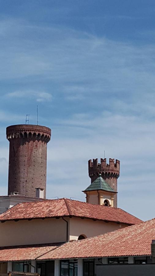 Torres Rojas Appartement Ivrea Buitenkant foto