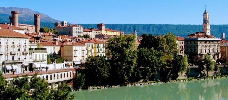 Torres Rojas Appartement Ivrea Buitenkant foto